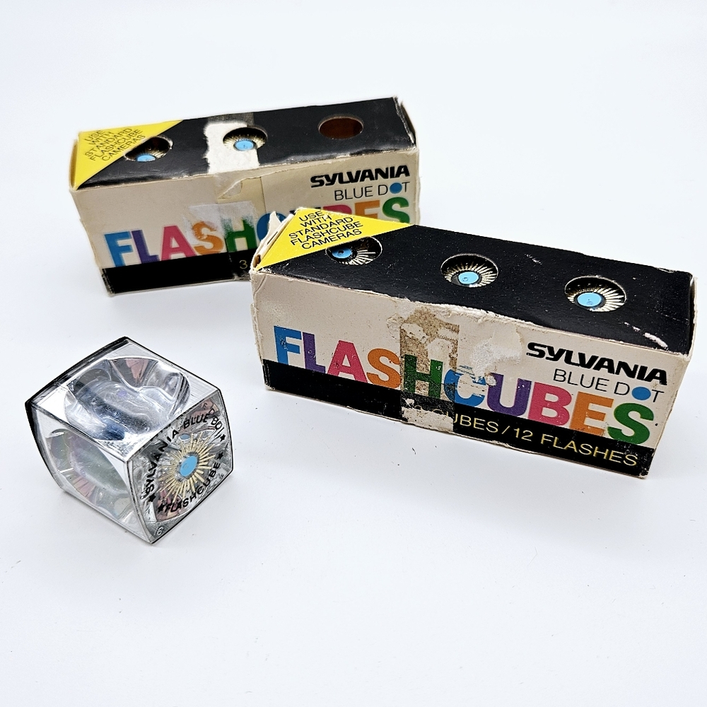 VINTAGE | Sylvania Blue Dot Camera Flashcubes